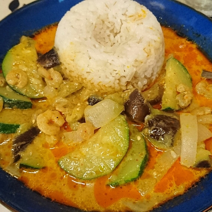 小エビと夏野菜のレッドカレー